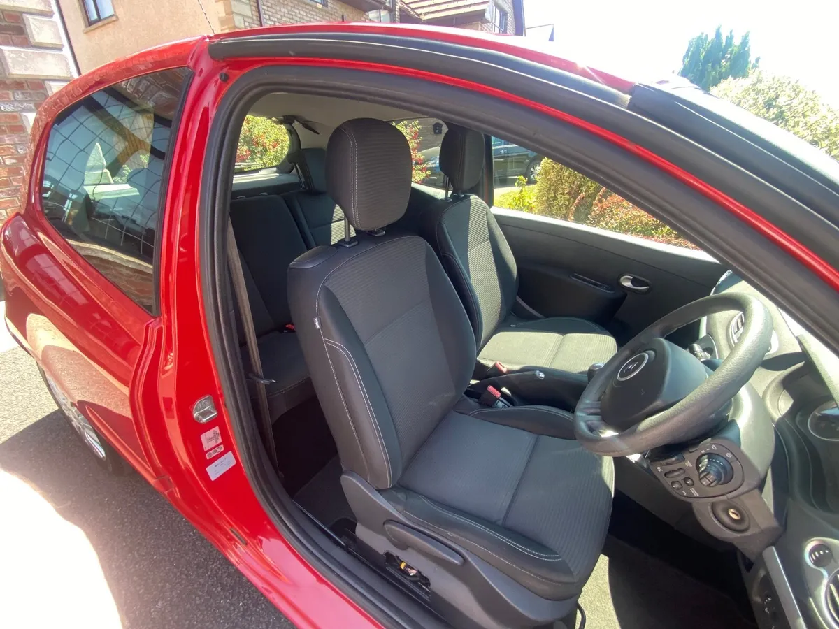 Renault Clio 2012 - Image 2