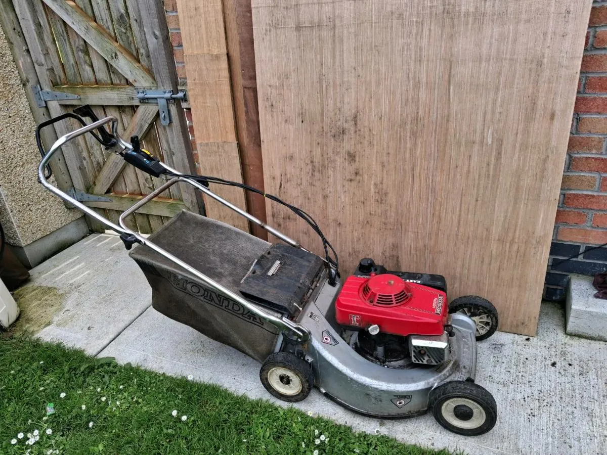 Honda lawnmower for sale - Image 1