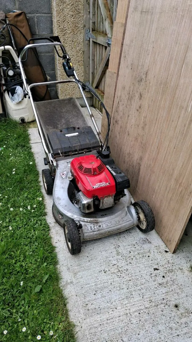 Honda lawnmower for sale - Image 2