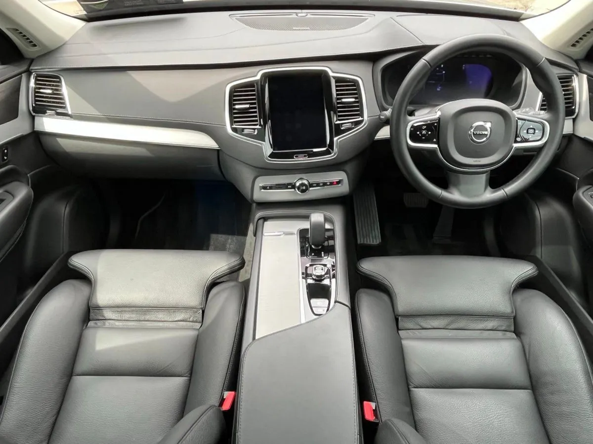 Volvo XC90 T8 Plus Dark AWD - Image 2