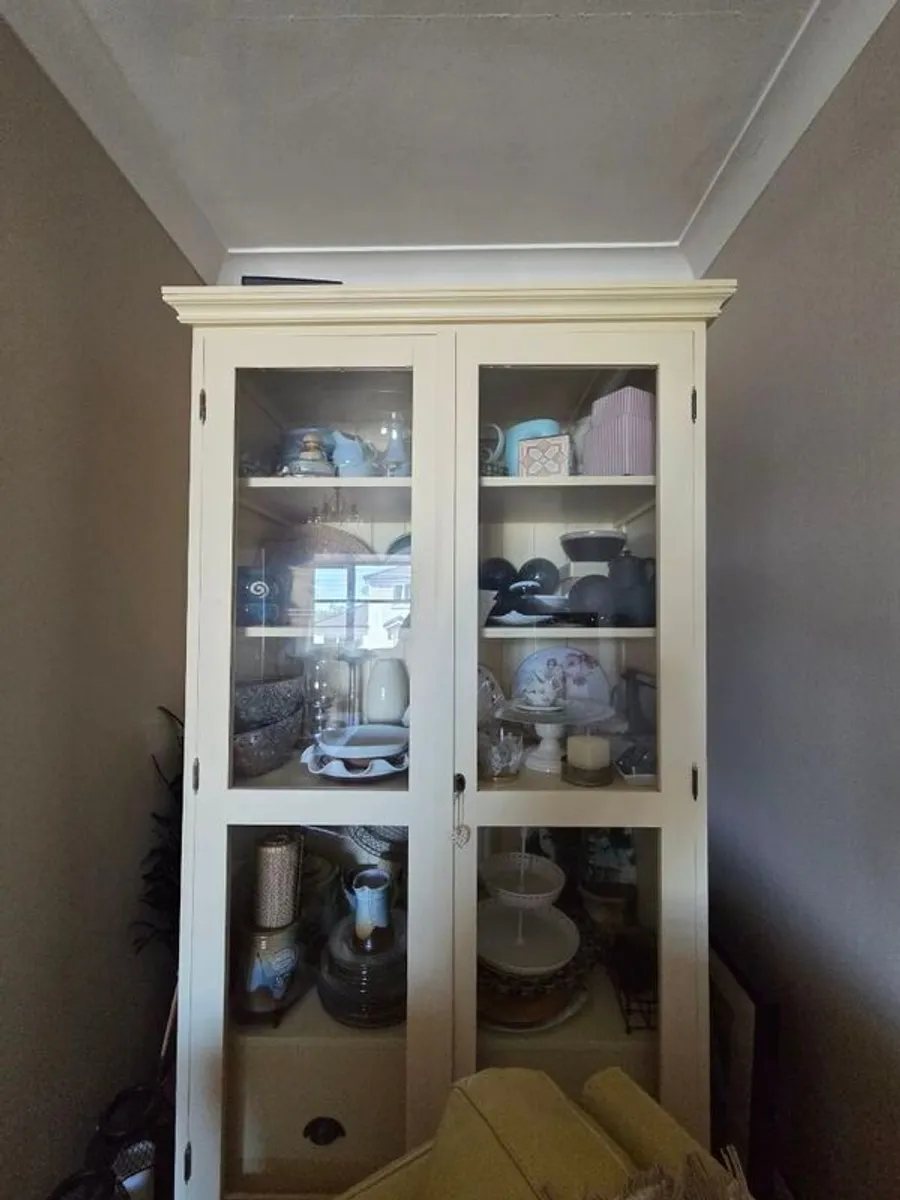 Cabinet - Image 1