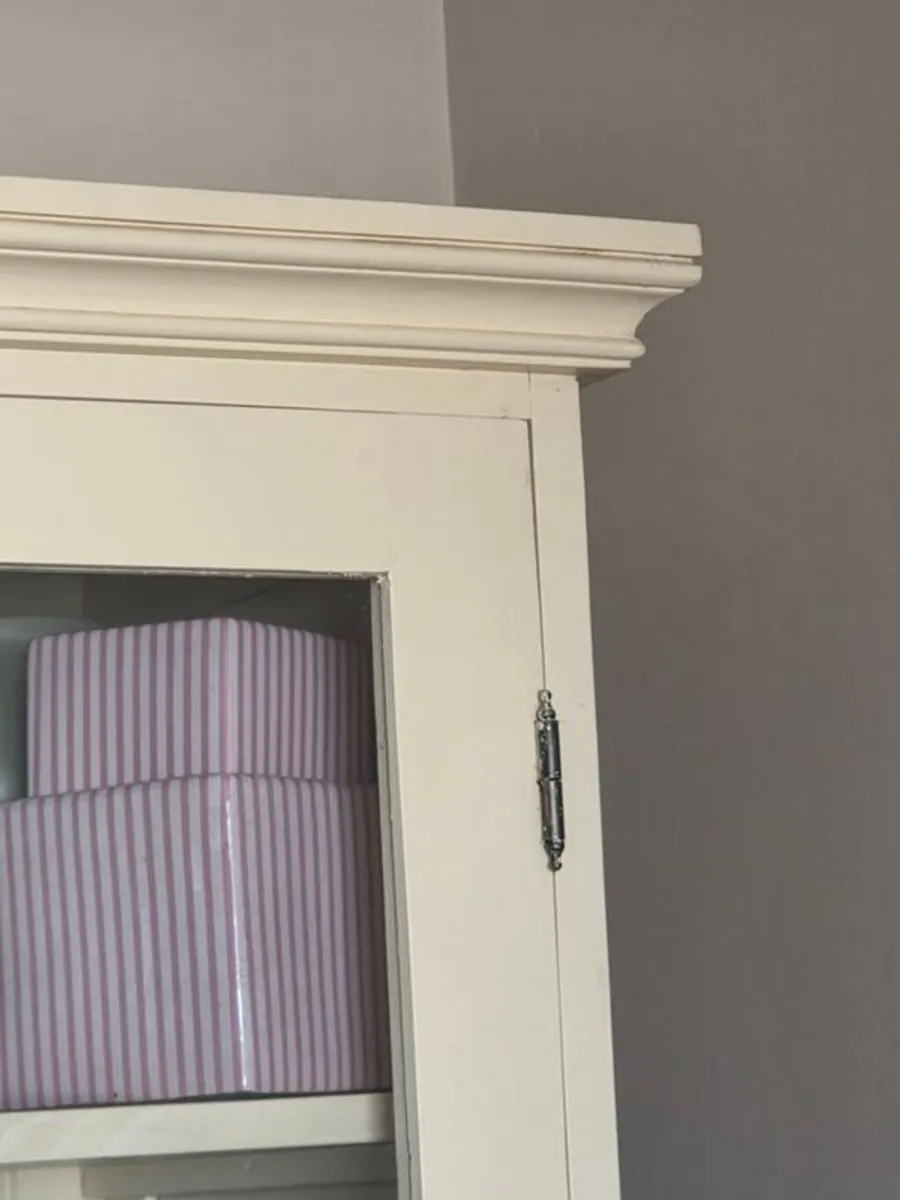 Cabinet - Image 3