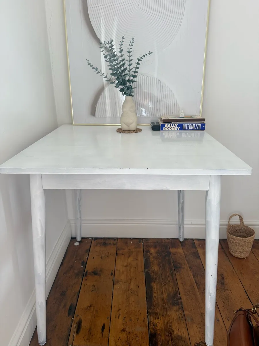Small white wooden square table - Image 1