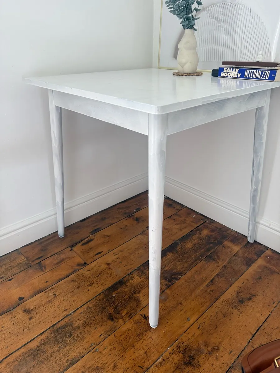Small white wooden square table - Image 3