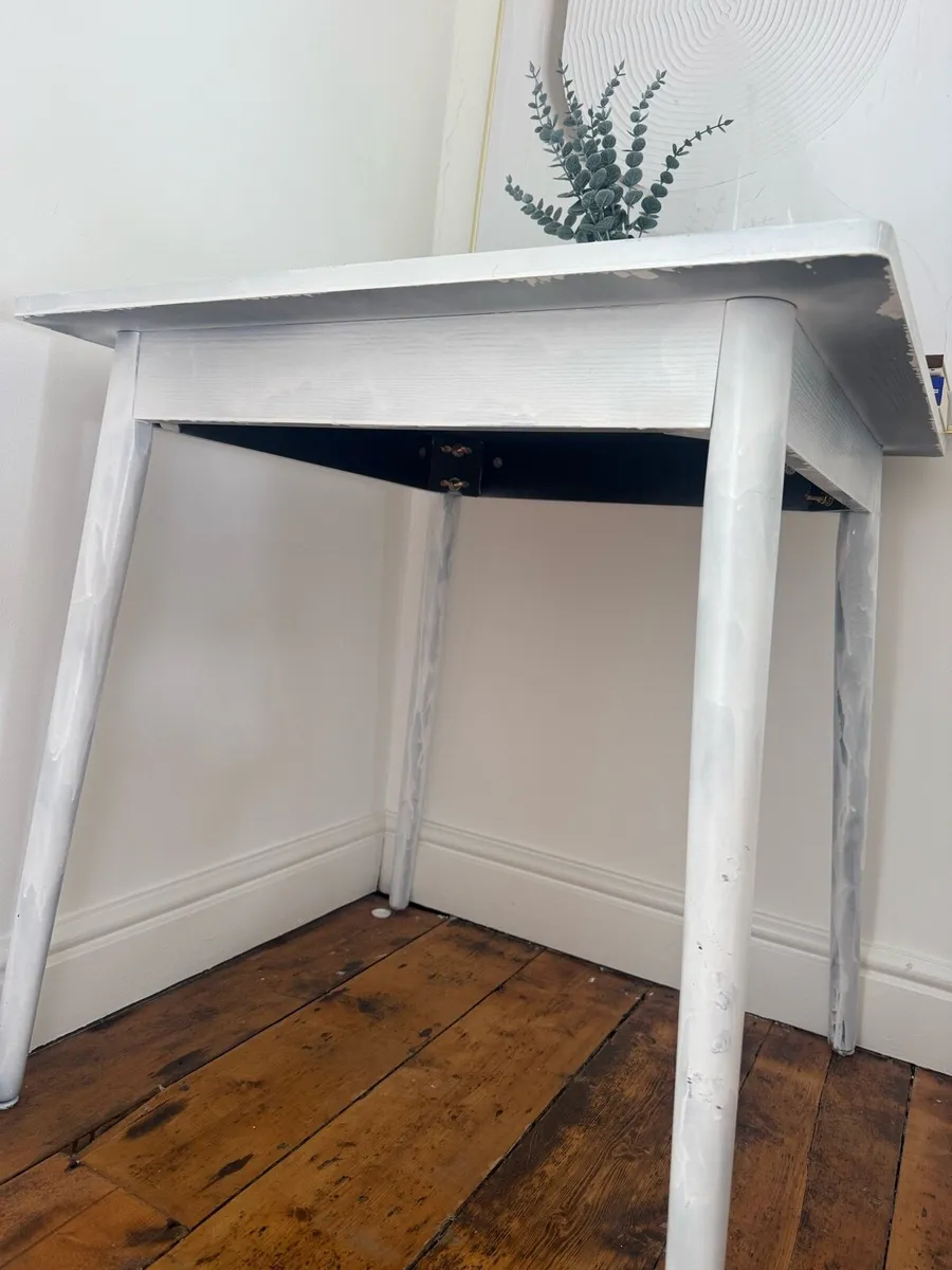 Small white wooden square table - Image 4