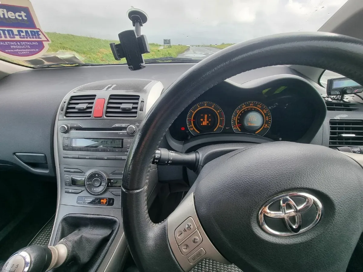 Toyota Auris Luna 2009 - Very Low Mileage - Image 2