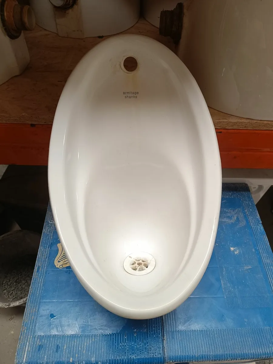 Toilets/ urinal. - Image 1