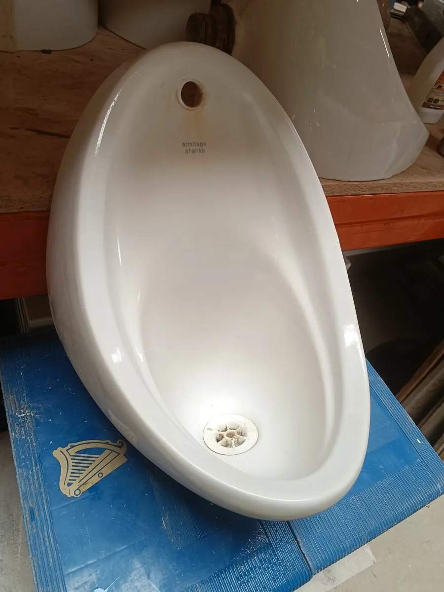 Toilets/ urinal. - Image 2
