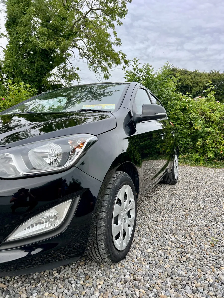2013 Hyundai i20 1.1 Crdi Elite Plus 63 miles - Image 4