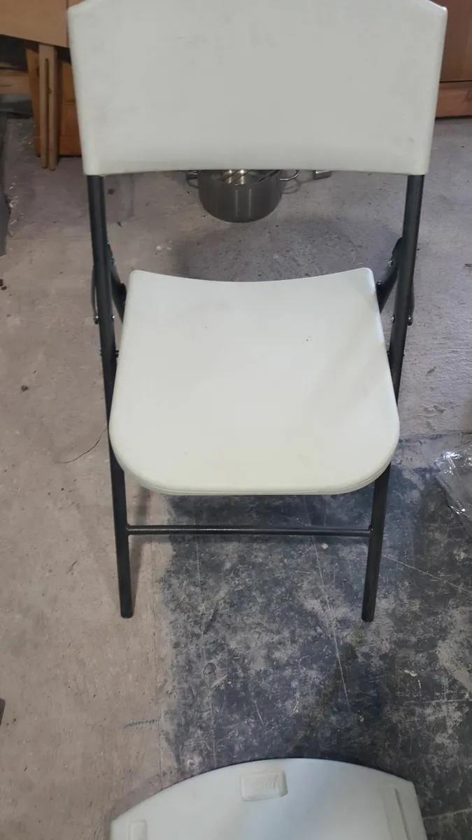 Folding chair - Image 1