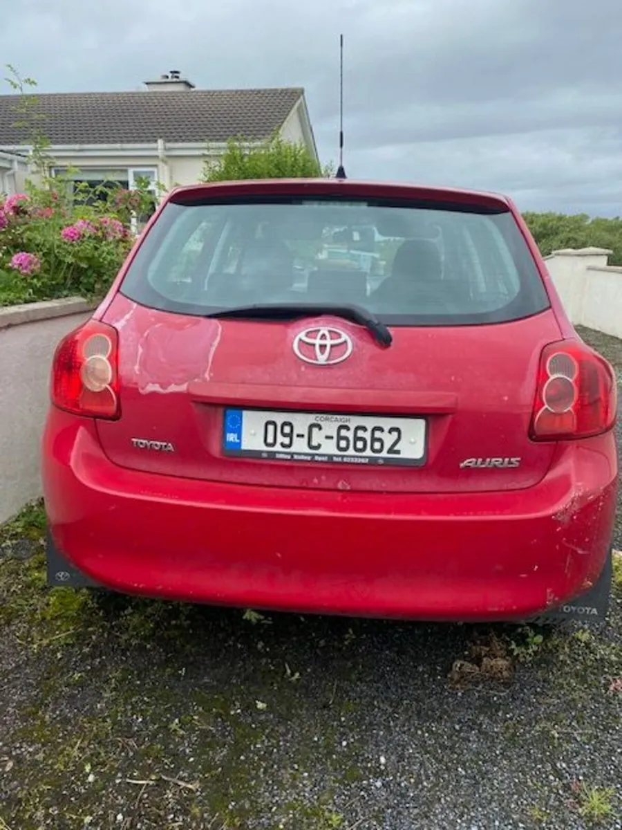 Toyota Auris 2009 - Image 2