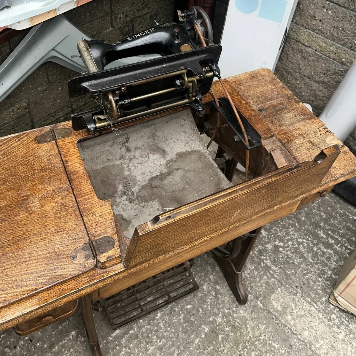 singer sewing machine - Image 2
