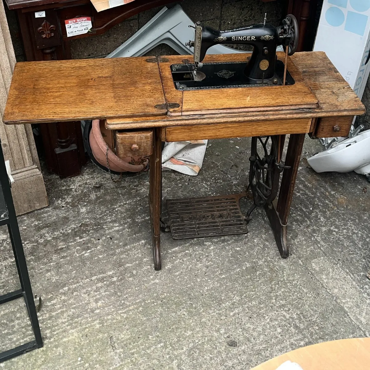 singer sewing machine - Image 1