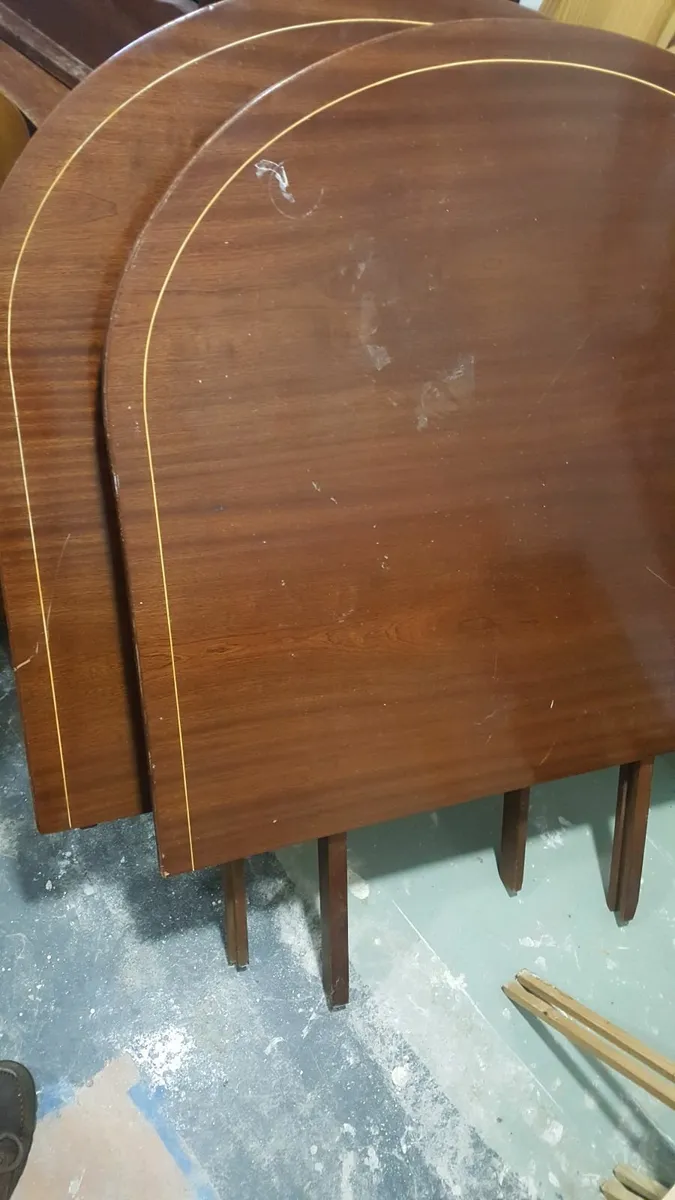 Dinng table - Image 1