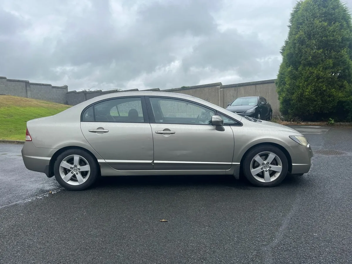 Honda Civic 2006 - Image 2