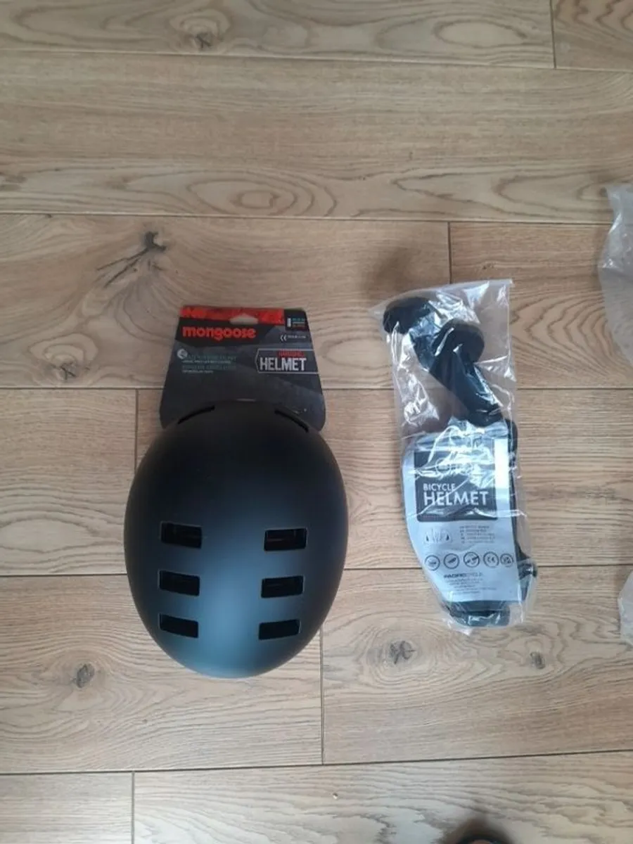 Bicycle / Universal Helmet - Image 1