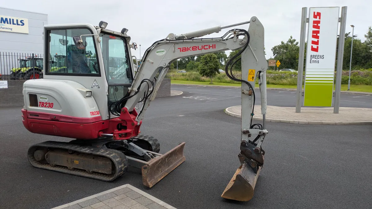Takeuchi TB230 mini digger - Image 4