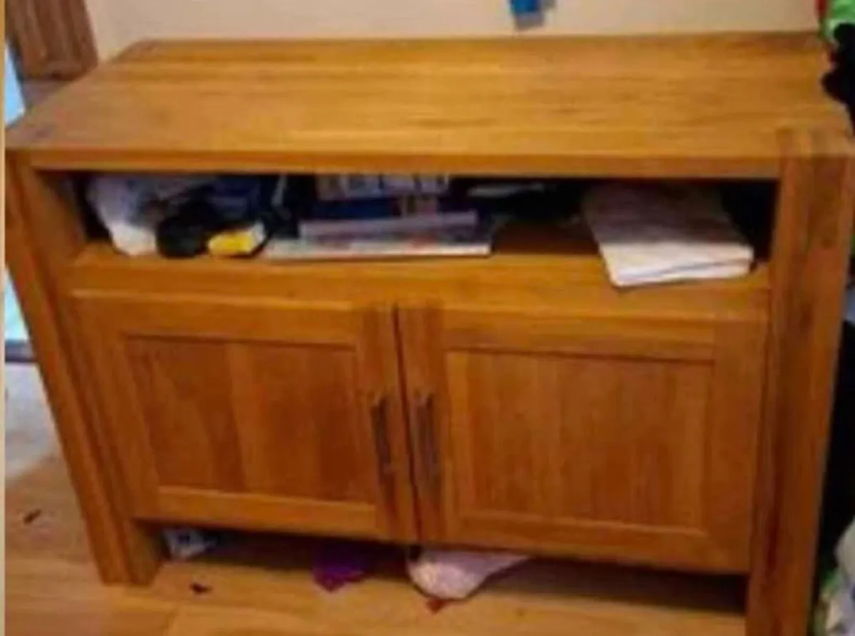 Oak sideboard - Image 1