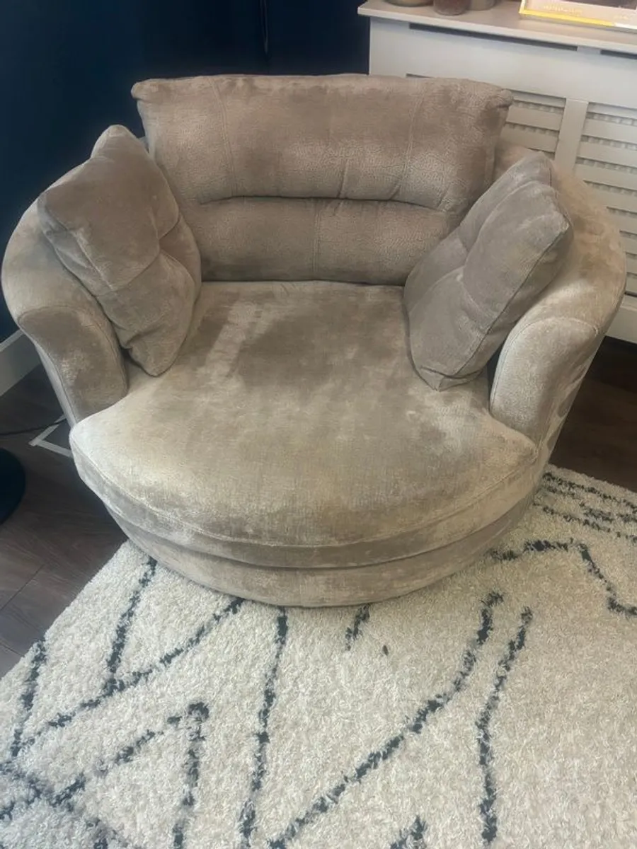 Cuddle/ Swivel armchair - Image 1