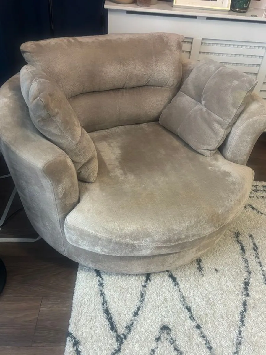 Cuddle/ Swivel armchair - Image 3
