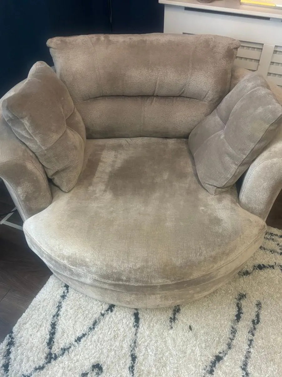 Cuddle/ Swivel armchair - Image 4