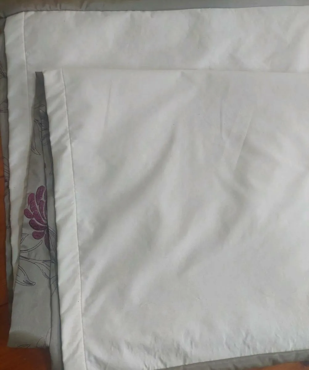 Curtains - Image 3
