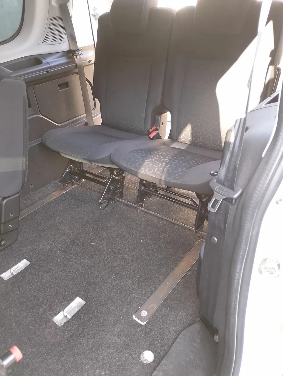 2017 fiat doblo rear foldable removable seats - Image 4