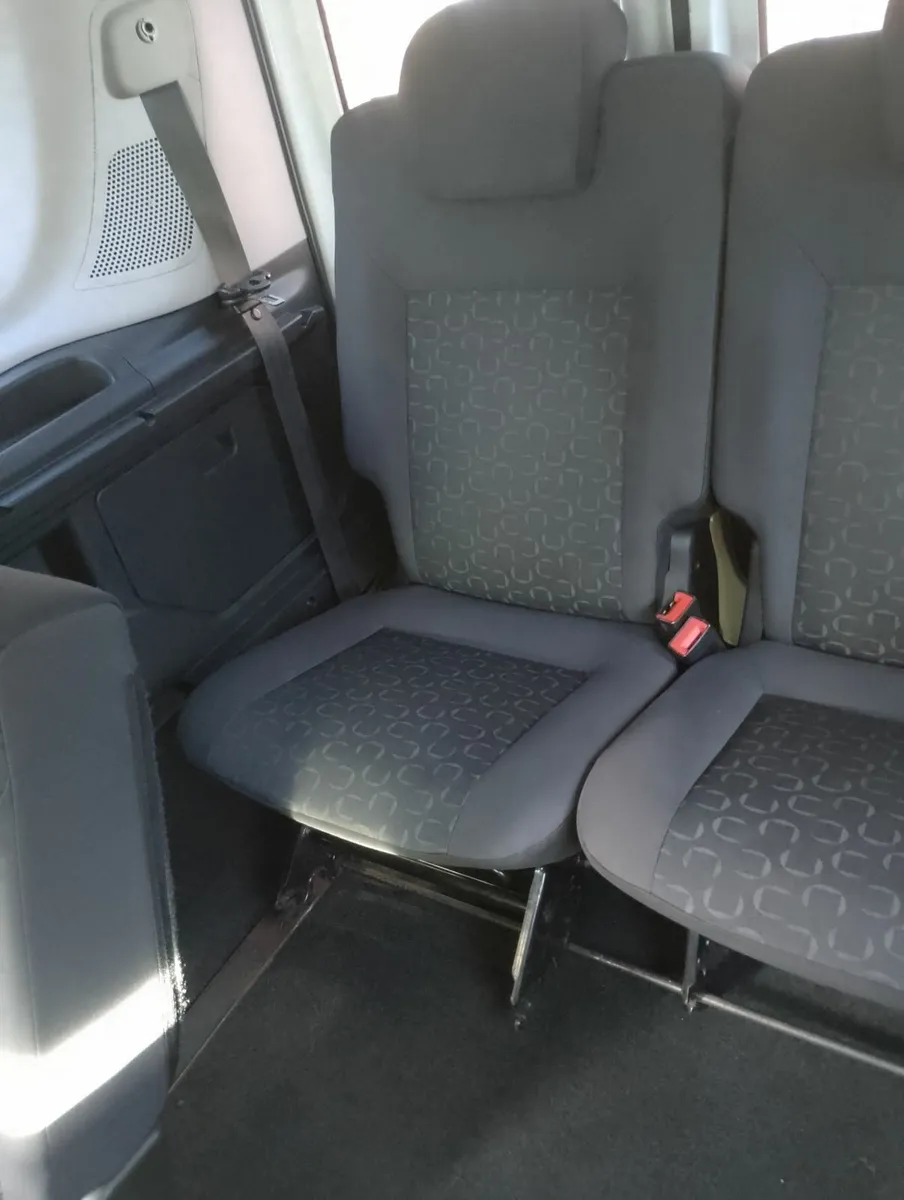 2017 fiat doblo rear foldable removable seats - Image 1