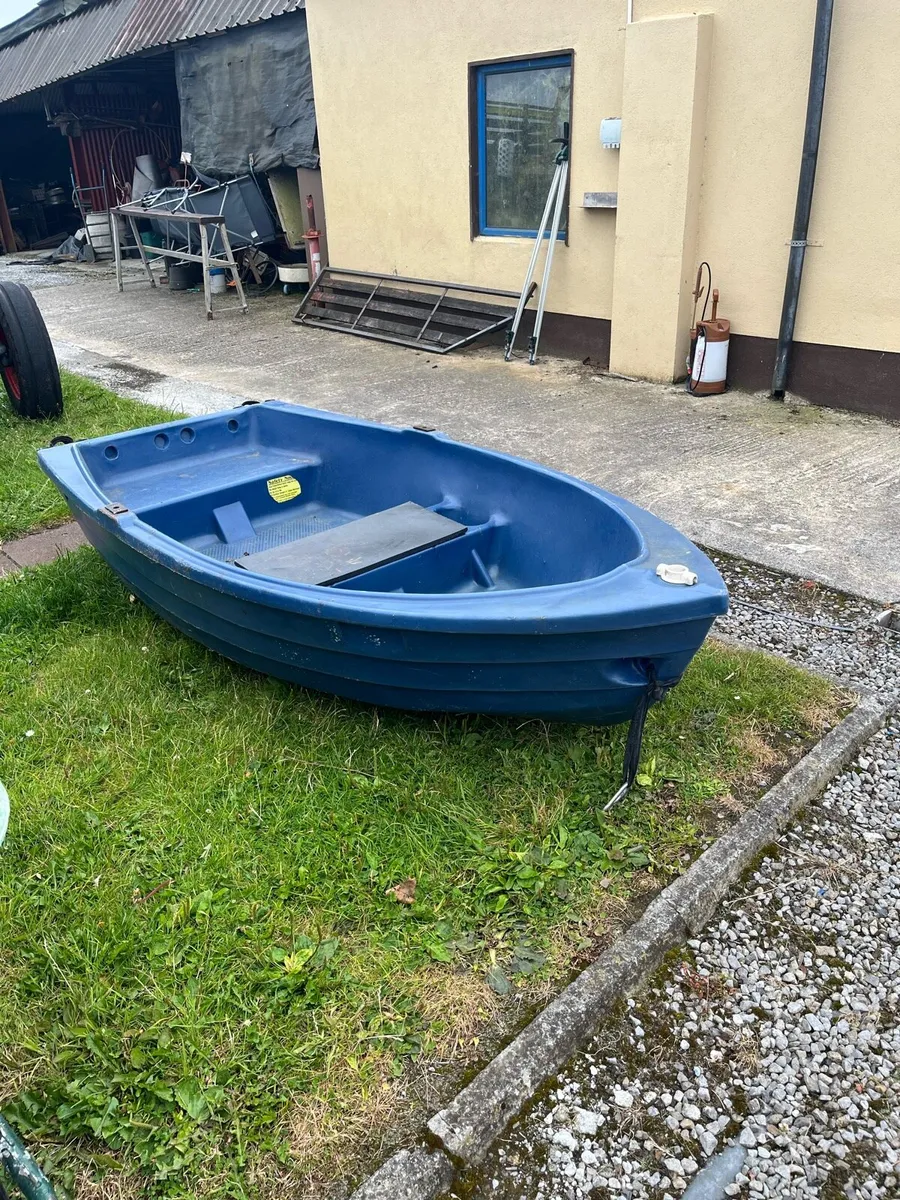 8 foot plastic boat with motor and trolley - Image 2