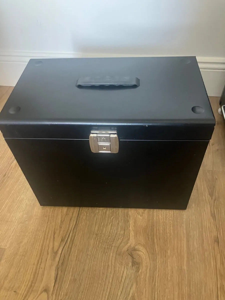 Black metal storage box with key - Image 1