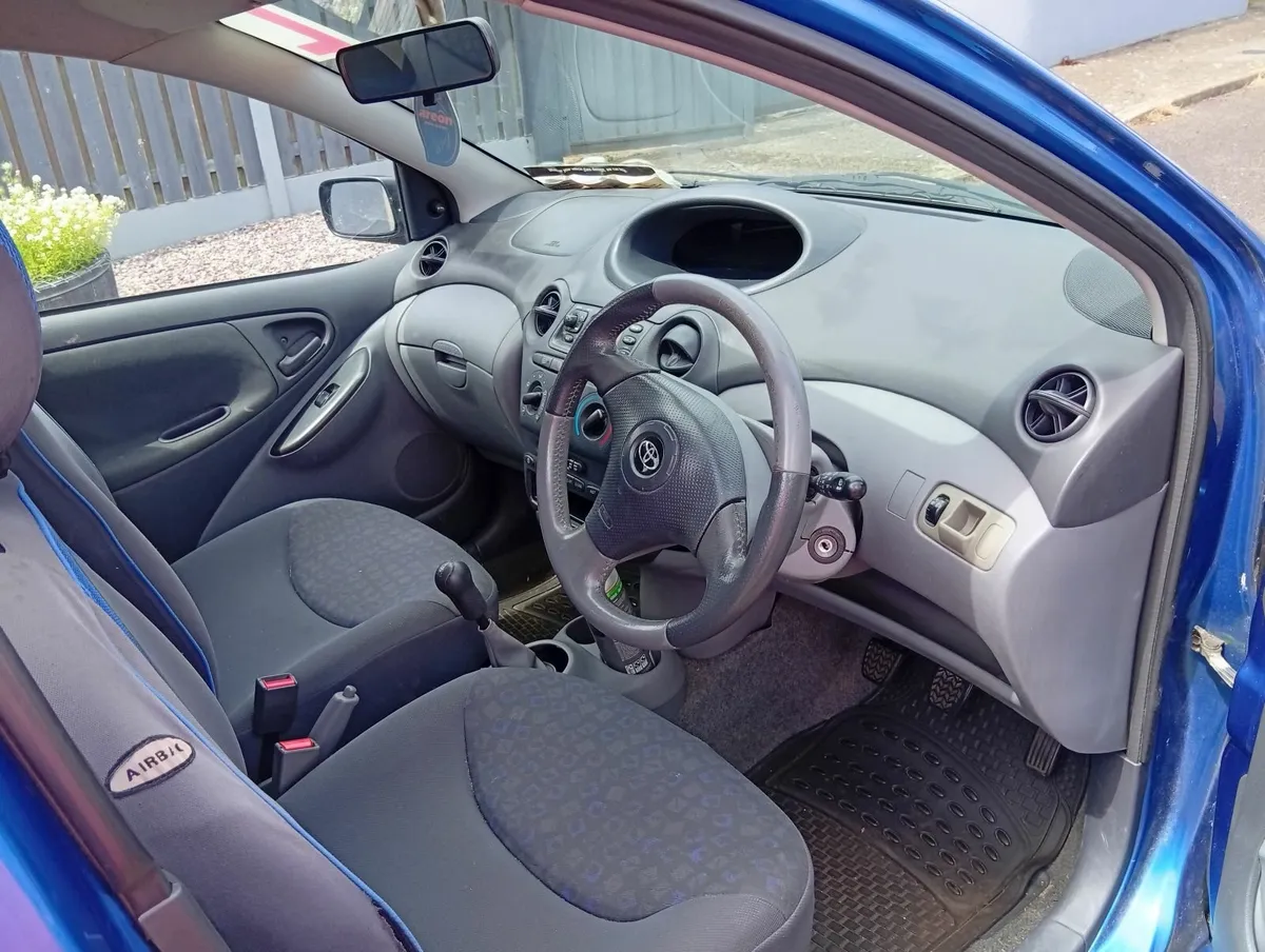 Toyota Yaris 2002 - Image 4
