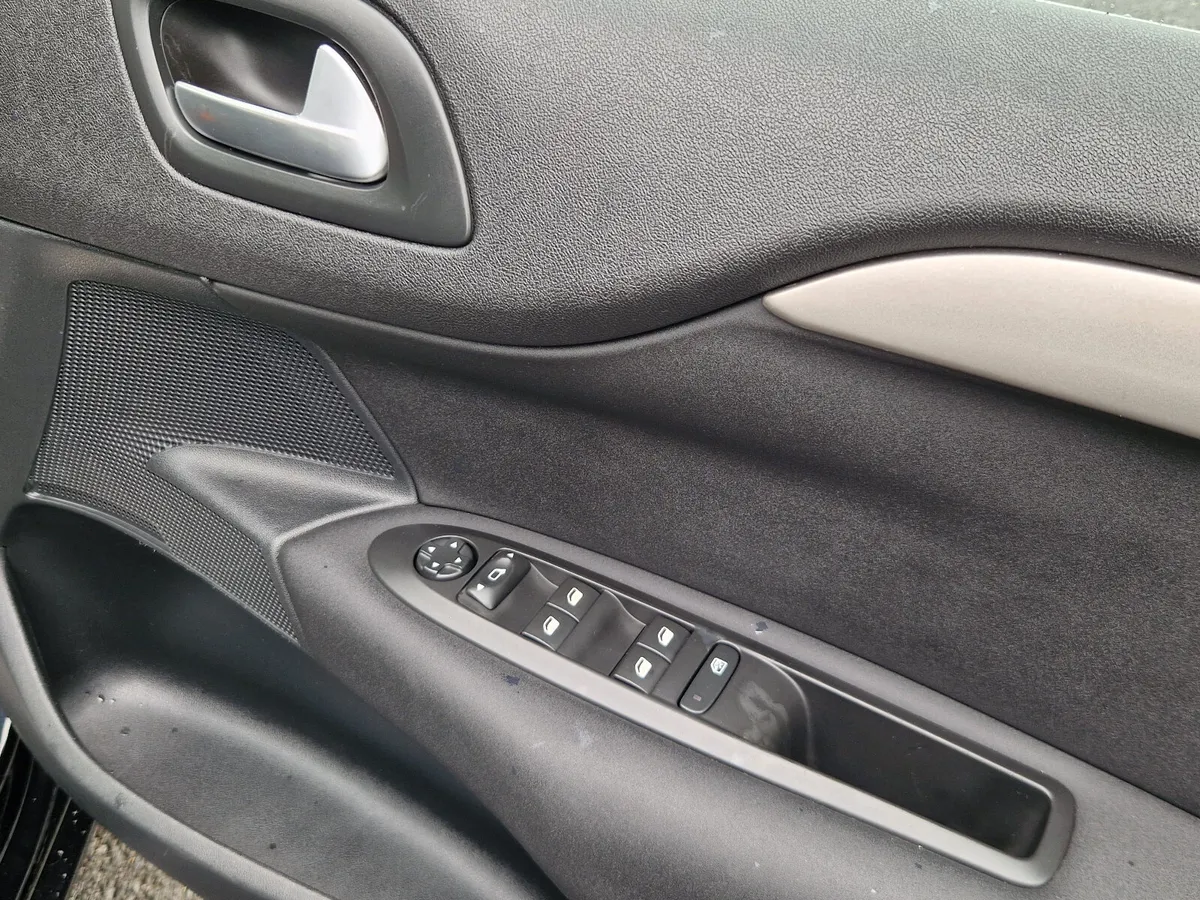 20178 - Citroen C4  BLUEHDI 100 FEEL - Image 3