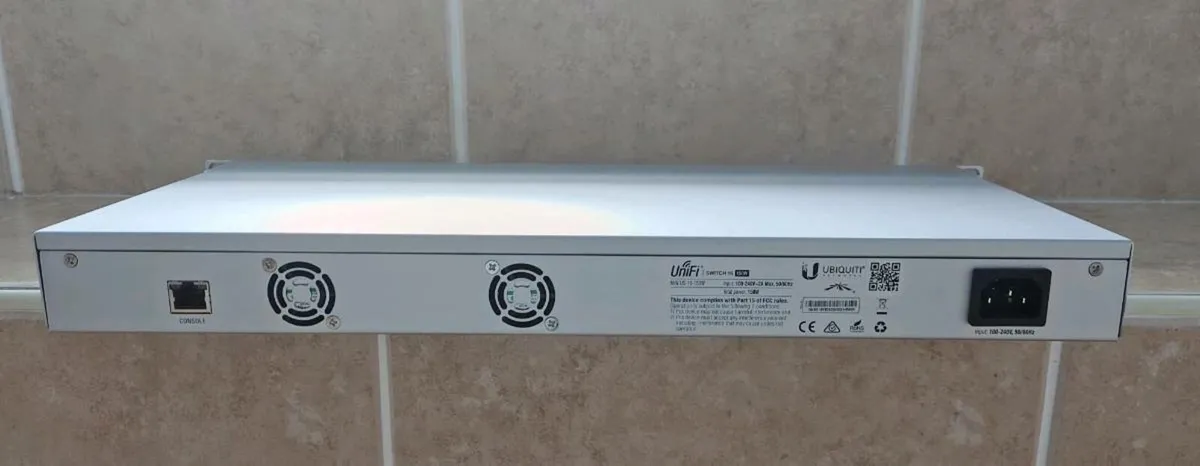 Ubiquity 16 Port POE Network Switch - Image 3