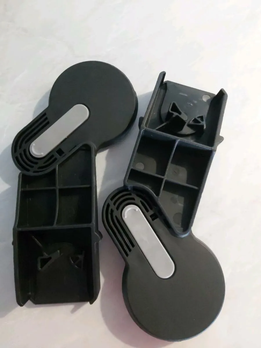 Maxi cosi Gia adapters - Image 1