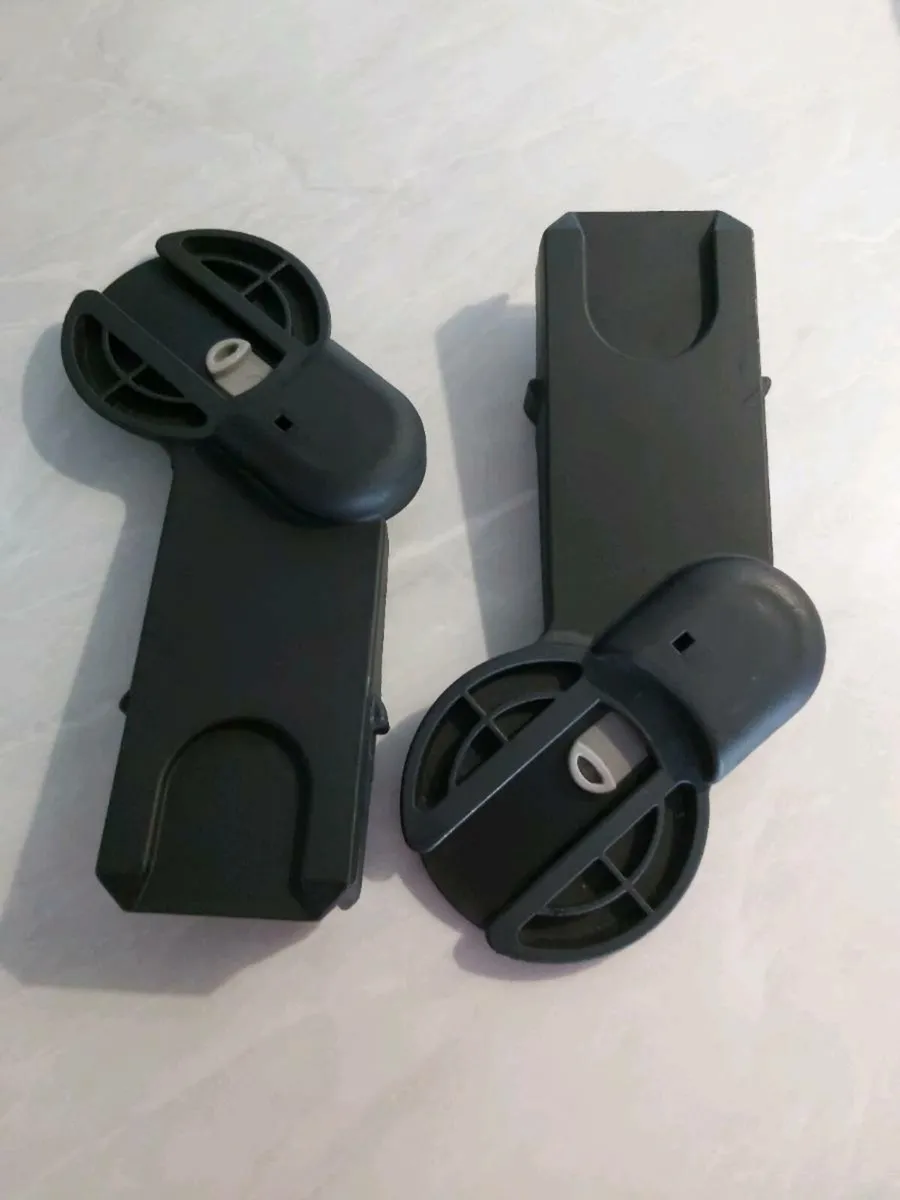 Maxi cosi Gia adapters - Image 2