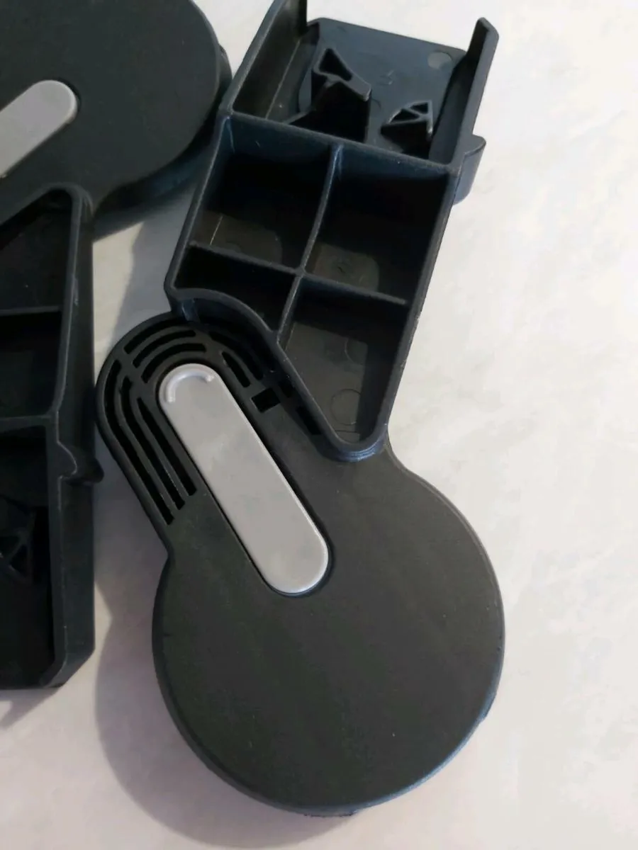 Maxi cosi Gia adapters - Image 3