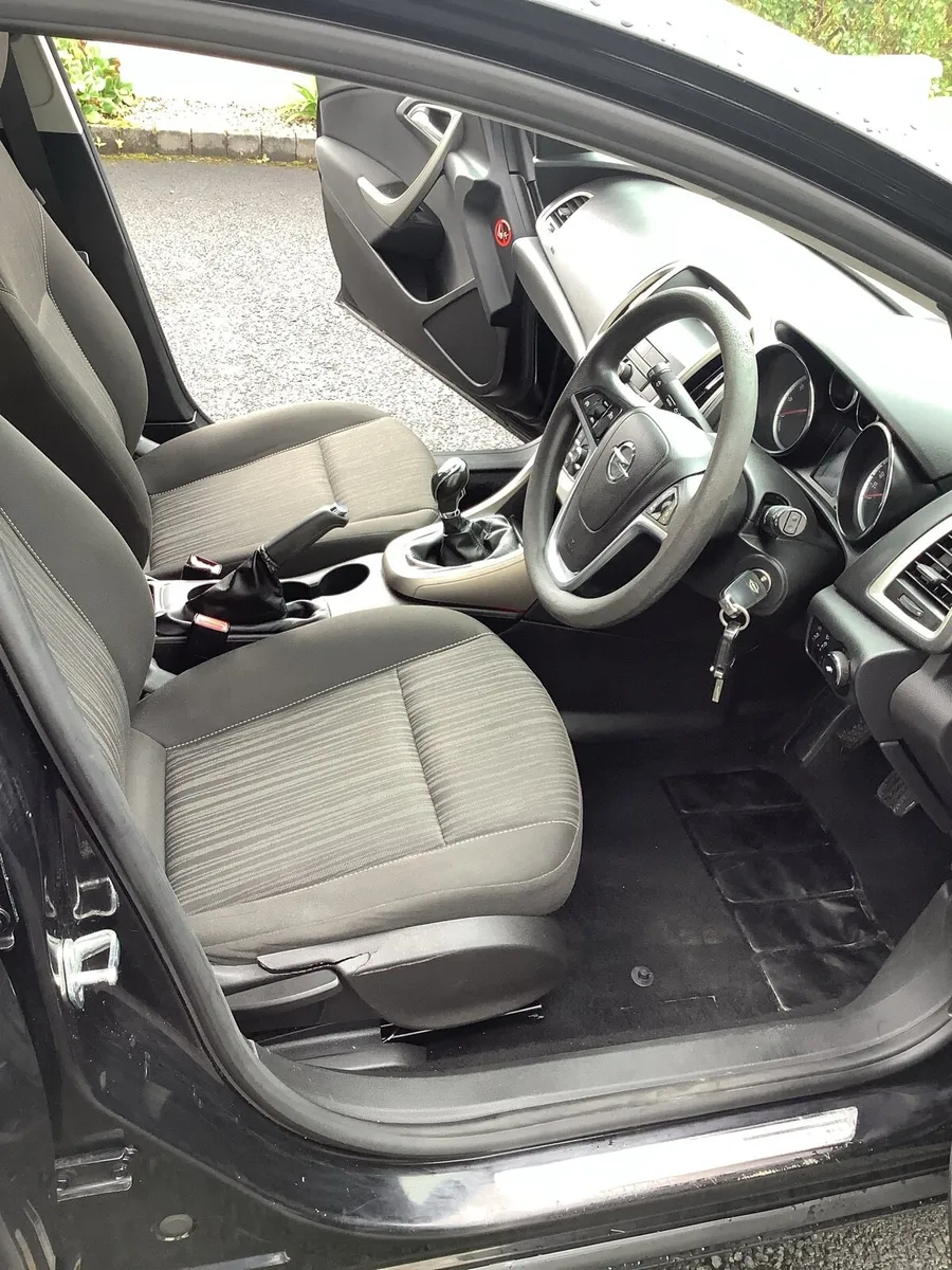 Opel Astra SC 1.4I 100PS 5DR - Image 3