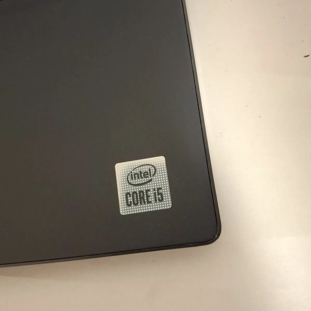 Dell Latitude 3510 | i5-10210U | 16GB RAM | 256GB - Image 2