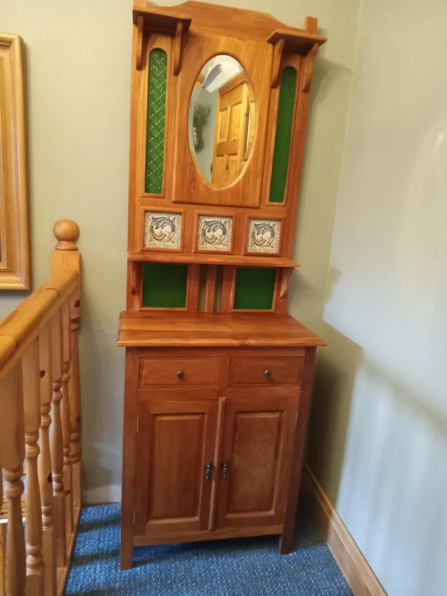 Small dresser - Image 1