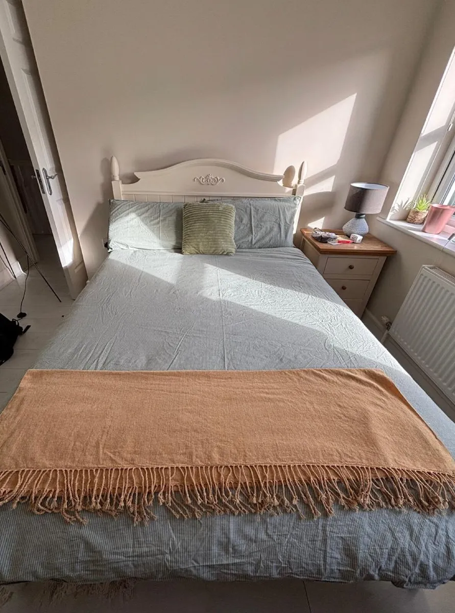 Bed with mattress - Image 2