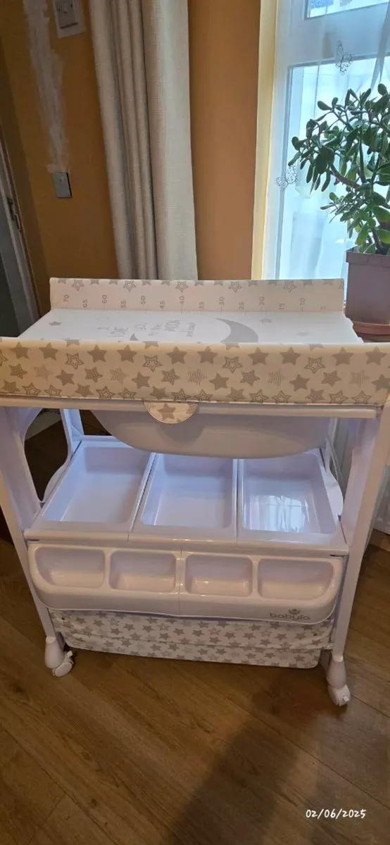 Baby bath and changing area - Image 3