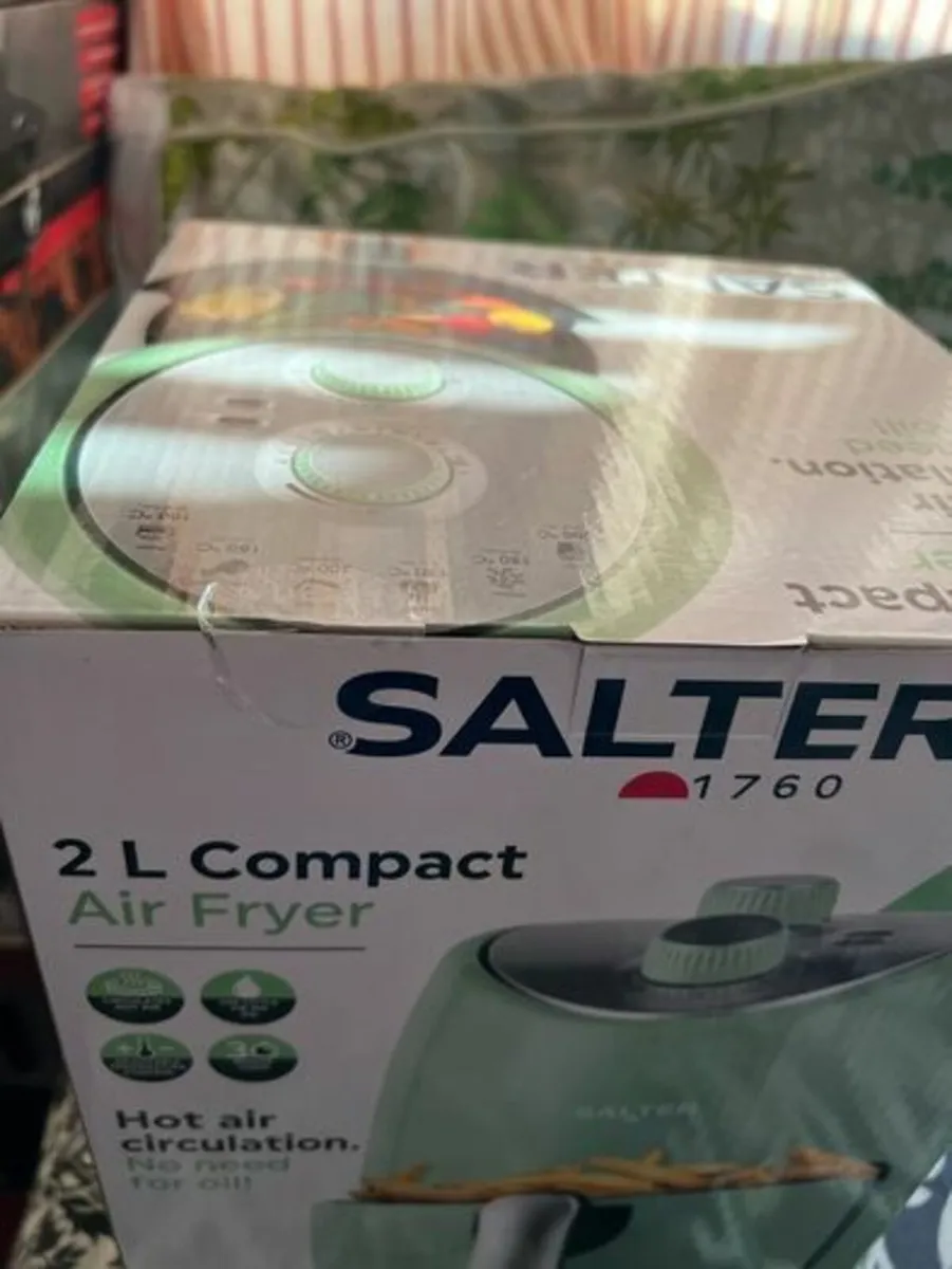 Salter 2L Compact Air Fryer with hot air circulati - Image 3