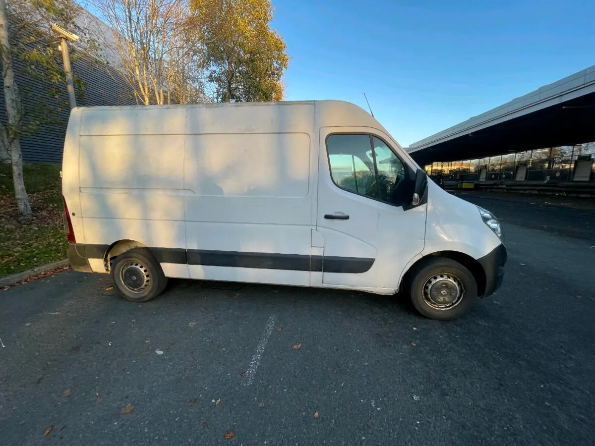 Renault Master Energy business 135bhp MM35 - Image 3