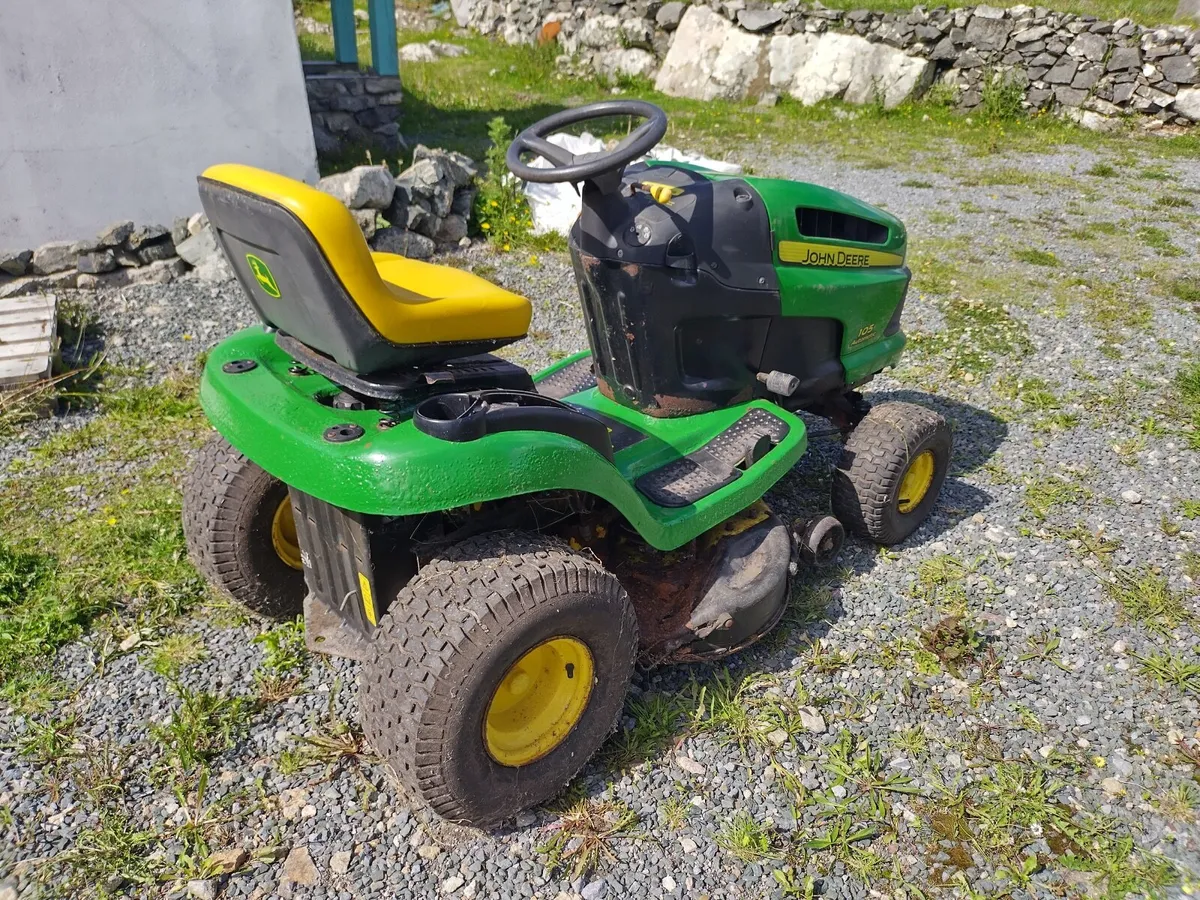 John Deere ride-on mower 0105B (a 2005 model) - Image 3