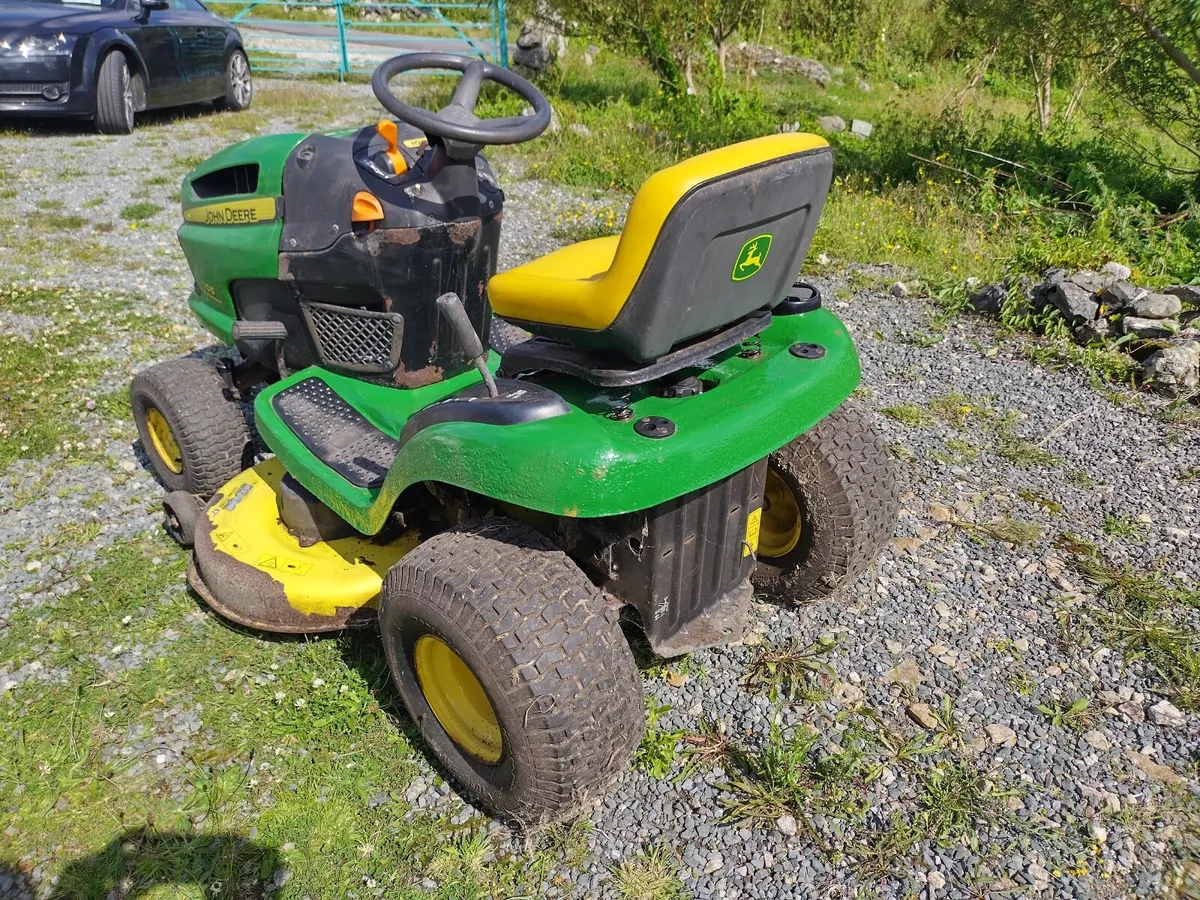 John Deere ride-on mower 0105B (a 2005 model) - Image 4