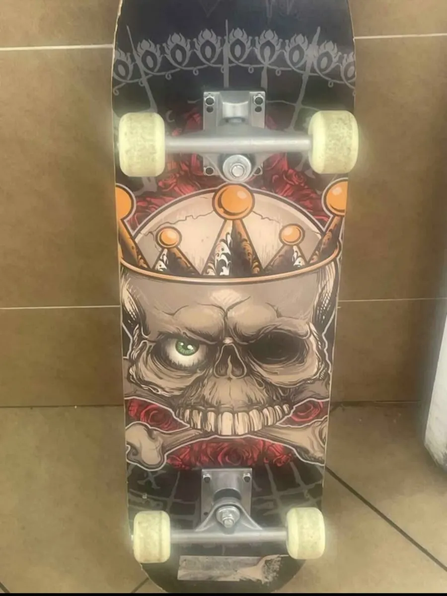 Skateboard - Image 1