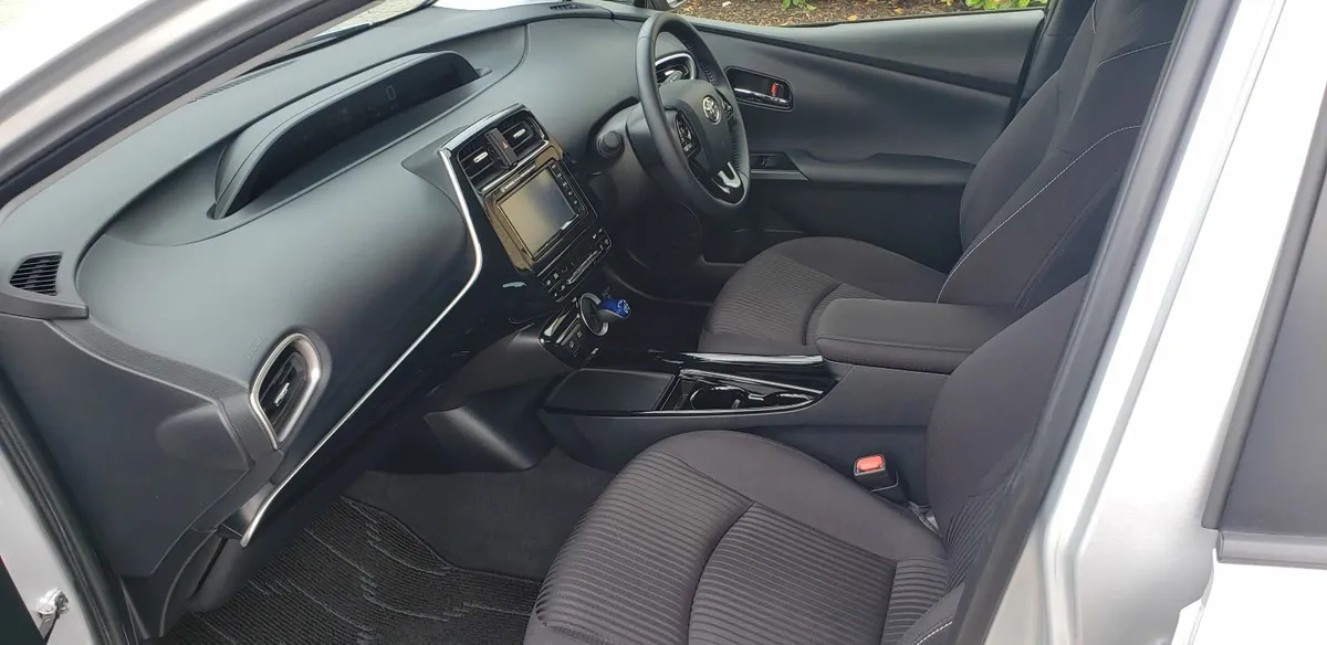 Toyota Prius 2020 - Image 2
