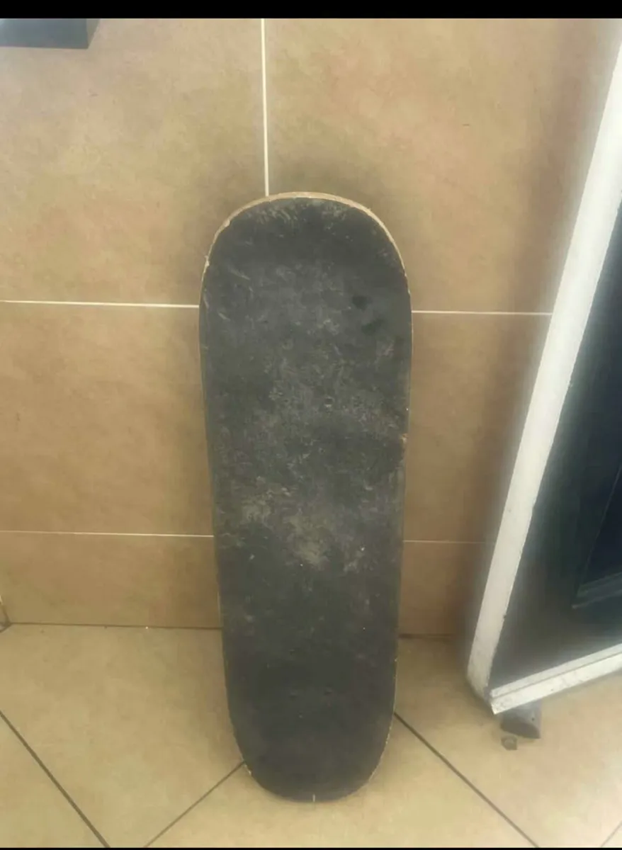 Skateboard - Image 2
