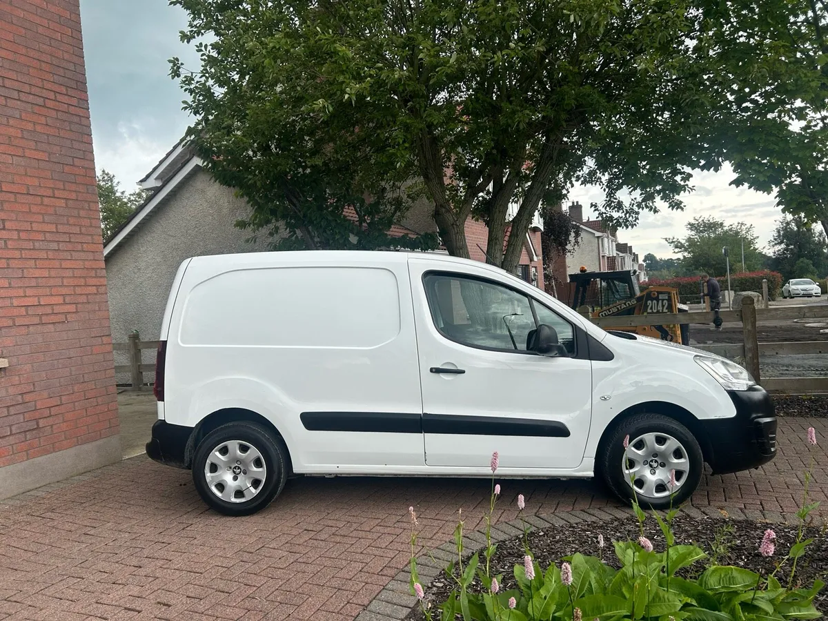 Peugeot partner van 2017 (Doe 12/25) - Image 2
