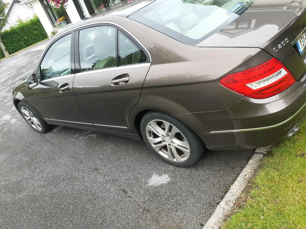 Car - Image 3